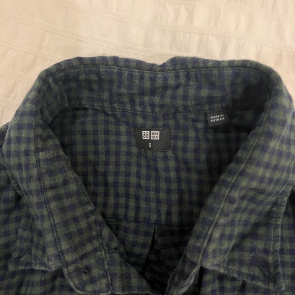 Uniqlo Mens Flannel Long Sleeve Button Down, GUC - Picture 2 of 3